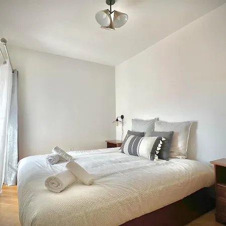 Апартаменты Charming Peaceful Haven In The Golden Square, Air-conditioned