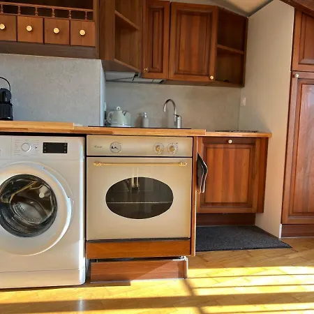 Charming Peaceful Haven In The Golden Square, Air-conditioned *