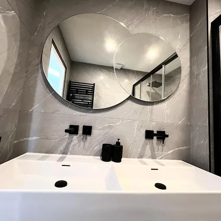 Charming Peaceful Haven In The Golden Square, Air-conditioned * Niza