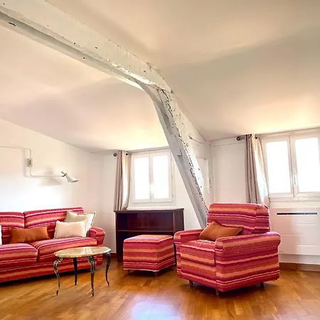 Charming Peaceful Haven In The Golden Square, Air-conditioned *