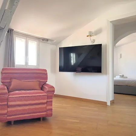 Apartment Charming Peaceful Haven In The Golden Square, Air-conditioned *