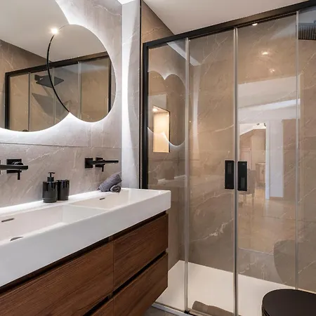 Charming Peaceful Haven In The Golden Square, Air-conditioned
