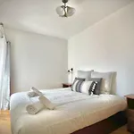 Apartment Charming Peaceful Haven In The Golden Square, Air-conditioned