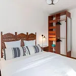 Charming Peaceful Haven In The Golden Square, Air-conditioned Apartment *